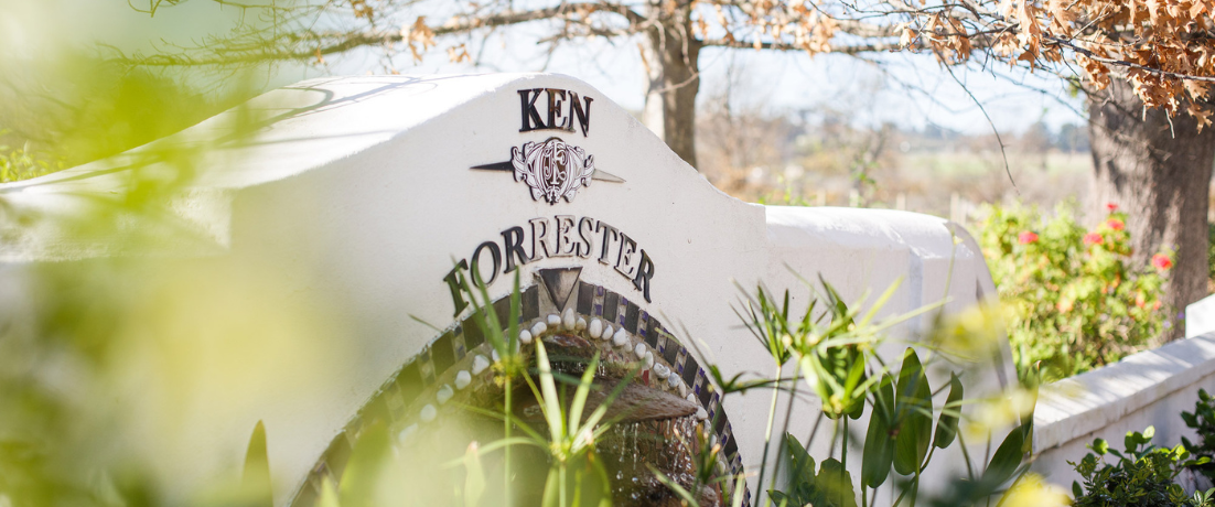 Ken Forrester Vineyards fête ses 30 ans : retour sur les clés du succès d’un vignoble unique.
